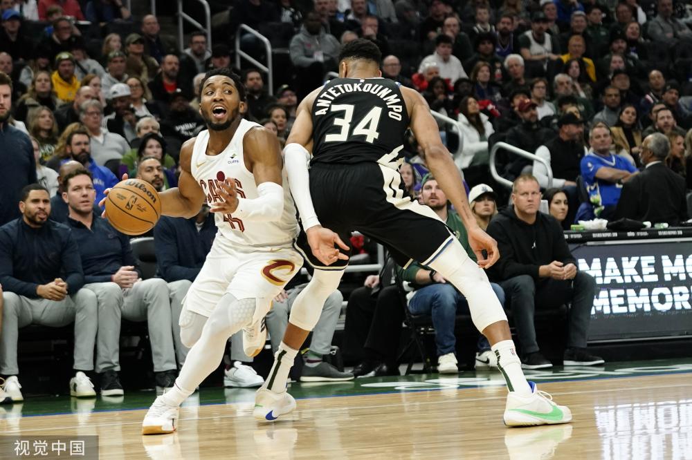 他在球场上 他在球场上